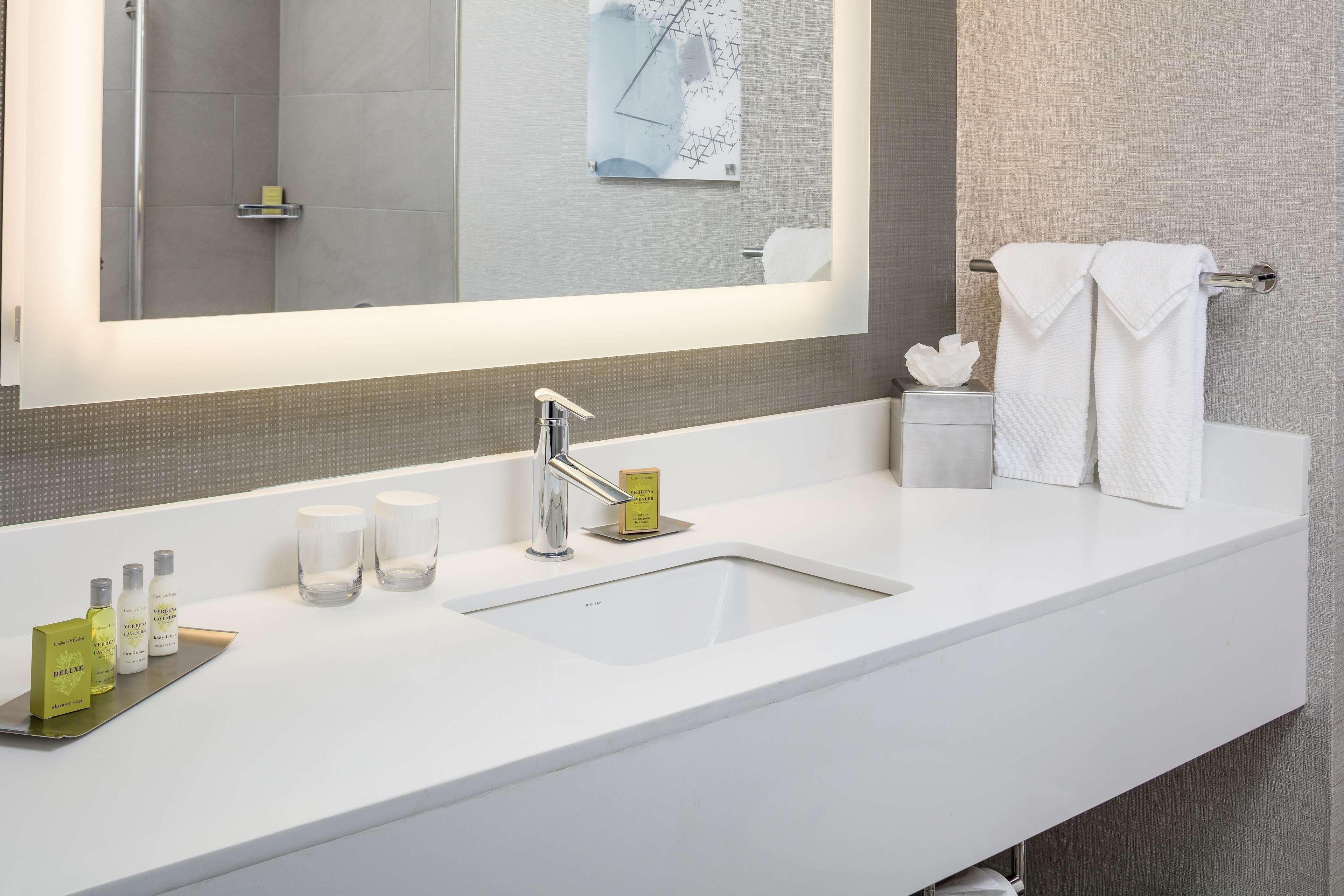 Doubletree By Hilton Boston Logan Airport Chelsea Otel Oda fotoğraf
